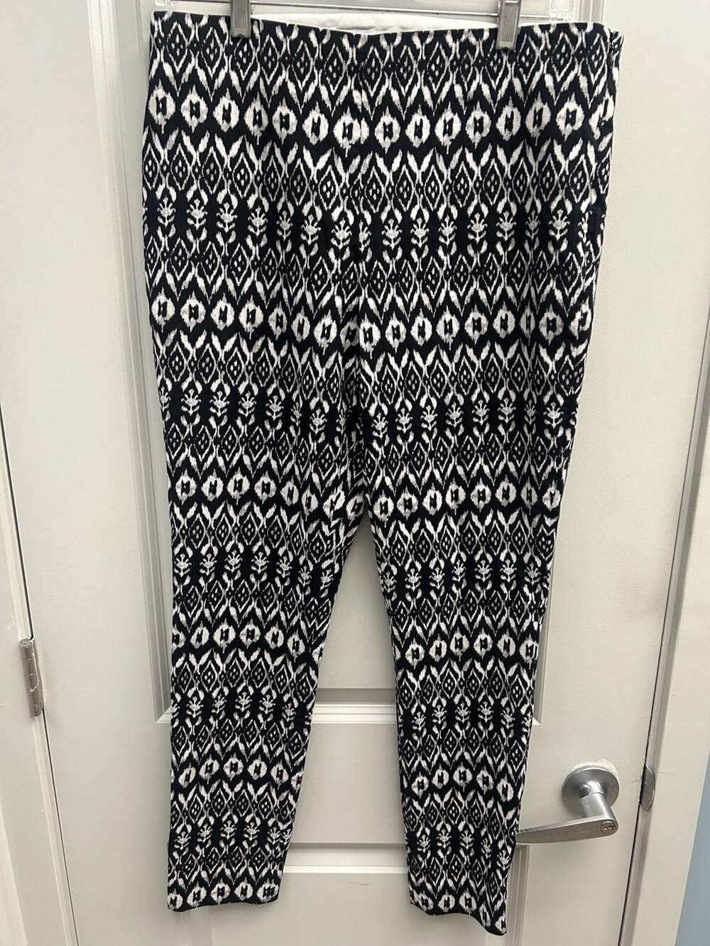 Diane von Furstenberg Black and White Ikat Print Patterned Pants, Size 10